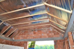 Foukaná izolace v Středočeském kraji. Zateplení sedlové střechy - Ekoizolace - ekologické foukané izolace