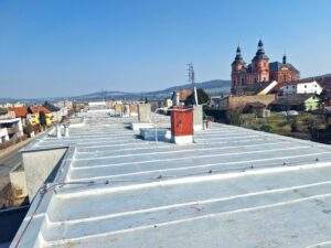 Zateplení rovné střechy - Ekoizolace - ekologické foukané izolace
