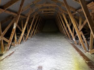 Zateplení střechy foukanou izolací