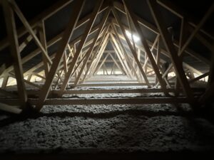 Foukaná izolace Hradec Králové 2024 - Ekoizolace - foukané izolace