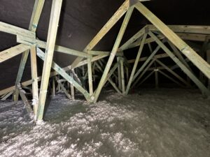 Zateplení stropu bungalov 2024 - Ekoizolace - rychlé, zdravé a ekonomické zateplení foukanou izolací