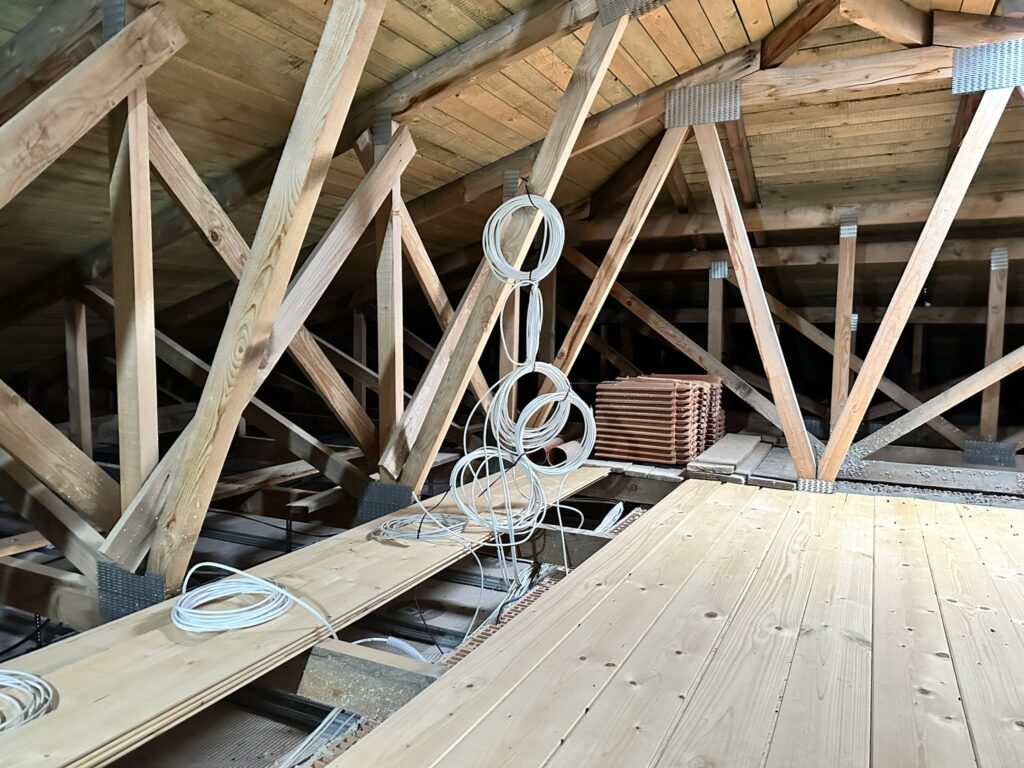 Zateplení novostavby Kutná Hora - Ekoizolace - ekologické foukané izolace Zateplení novostavby Kutná Hora - Ekoizolace - ekologické foukané izolace