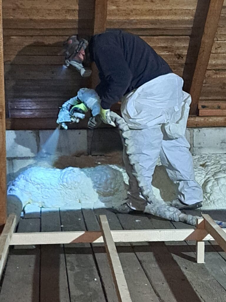 Zateplení půdy stříkanou izolací - Ekoizolace - ekologické foukané izolace