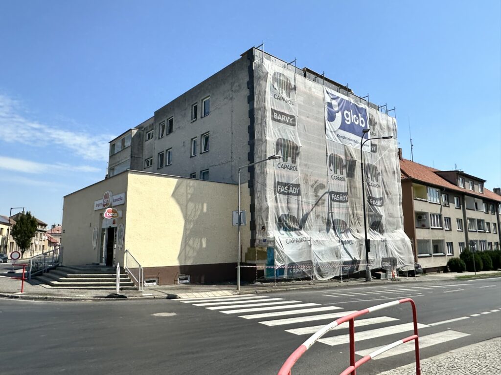 Zateplení střechy bytového domu - Ekoizolace - rychlé, zdravé a ekonomické zateplení foukanou izolací