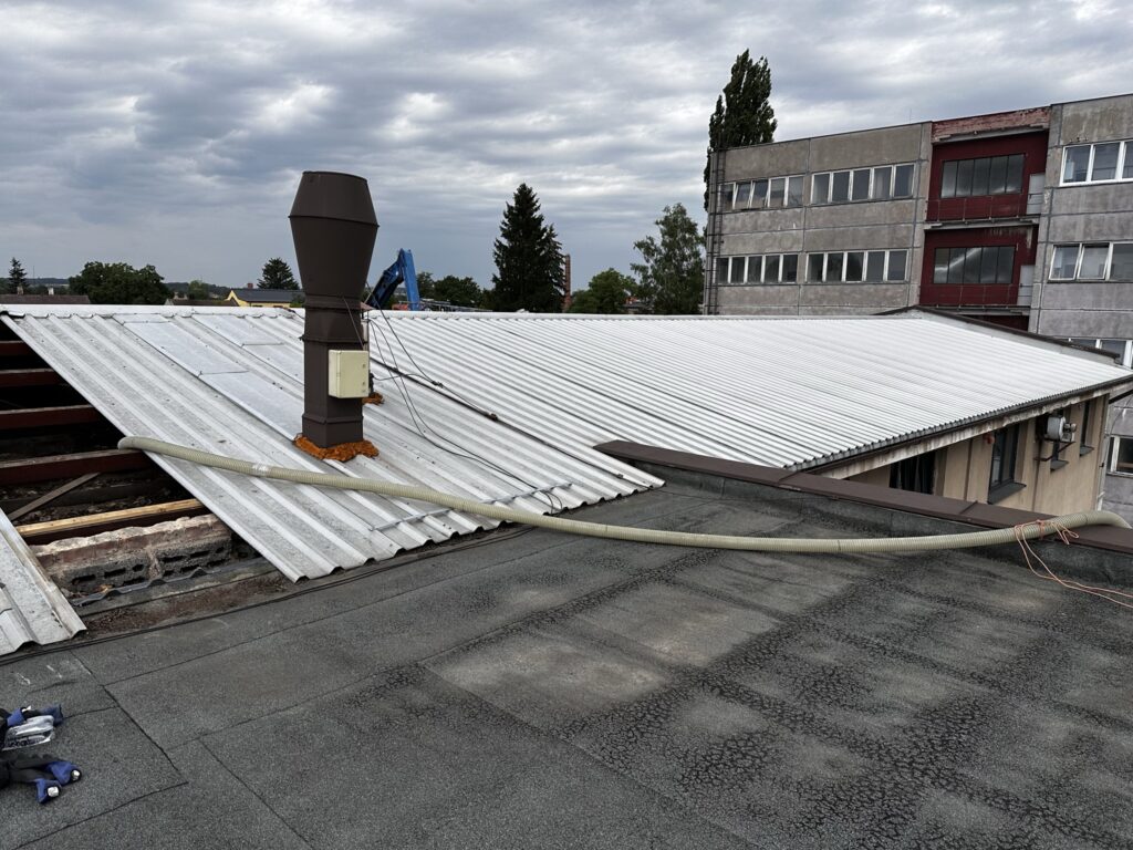 Foukaná izolace Hradec Králové, 2025 - Ekoizolace - foukané izolace